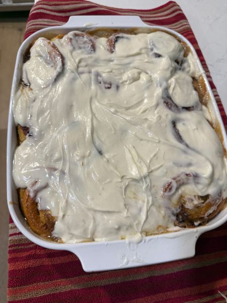 cinnamon rolls with cream cheese icing